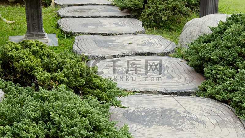 小区公园绿化养护，全年计划如何制定？**